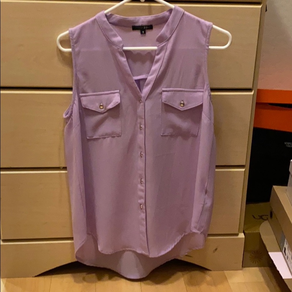 Sleeveless blouse never worn